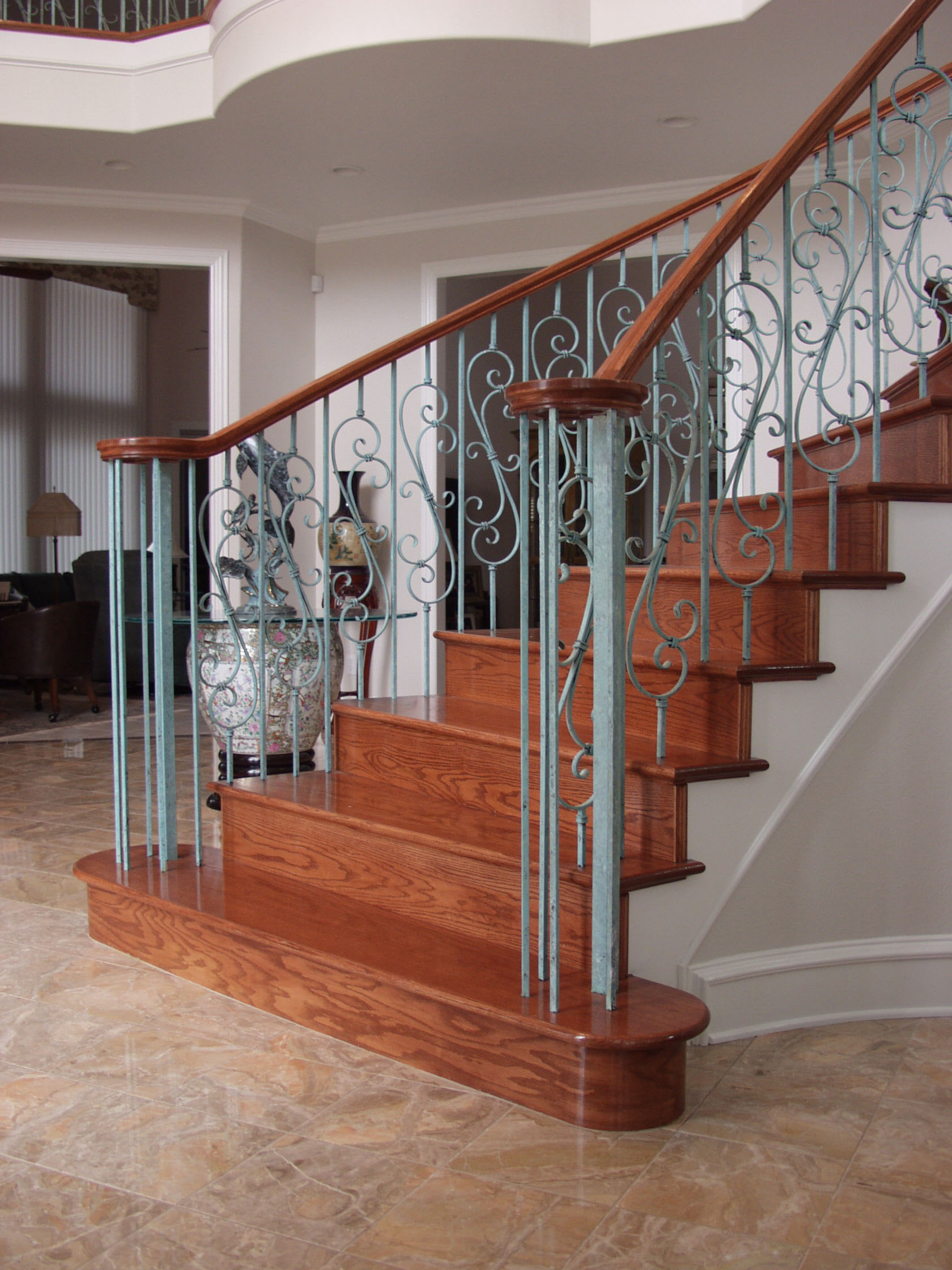 Versatile Staircase with Feathered S-Scrolls